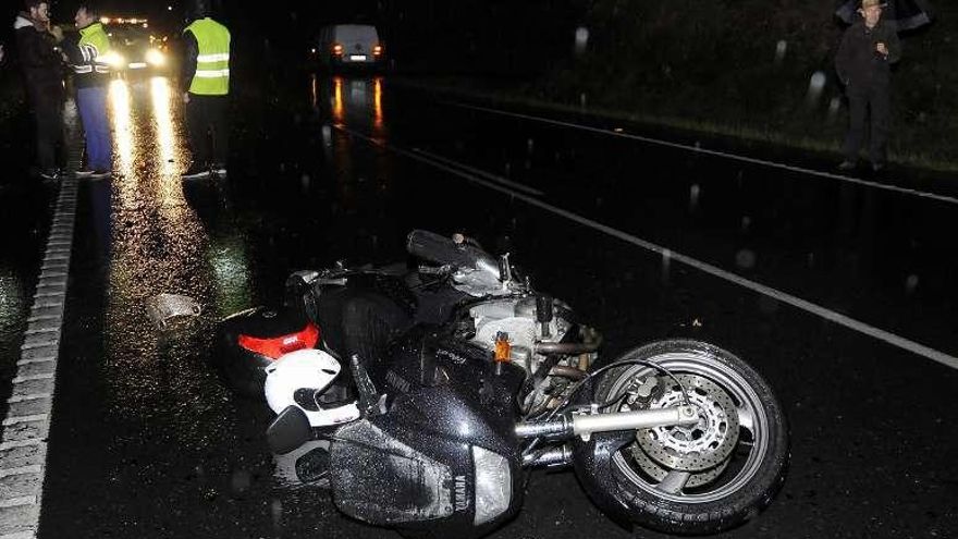 La moto accidentada. // Bernabé / Javier Lalín