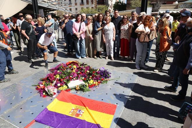 La concentración en recuerdo de las víctimas del bombardeo del Mercado Central de 1938, en imágenes