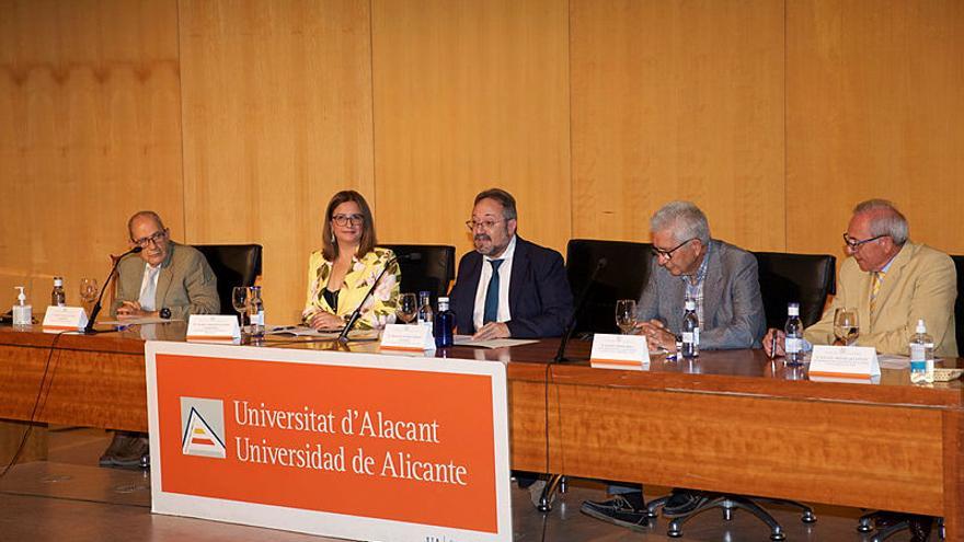 Moments de l’acte de cloenda del curs de la UPUA.