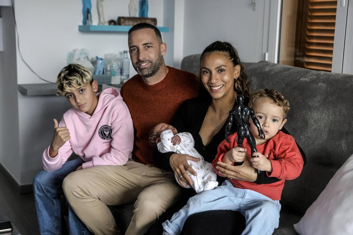 FOTOS | Los padres escoltados de Alcúdia a Inca para dar a luz a su hijo: «Si no es por la Guardia Civil no hubiéramos llegado a tiempo al hospital»