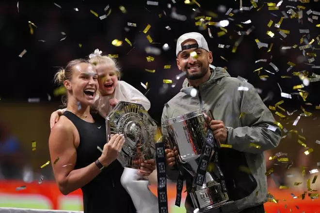 Kyrgios y Sabalenka se brindan al espectáculo en la 'Batalla de los Sexos'