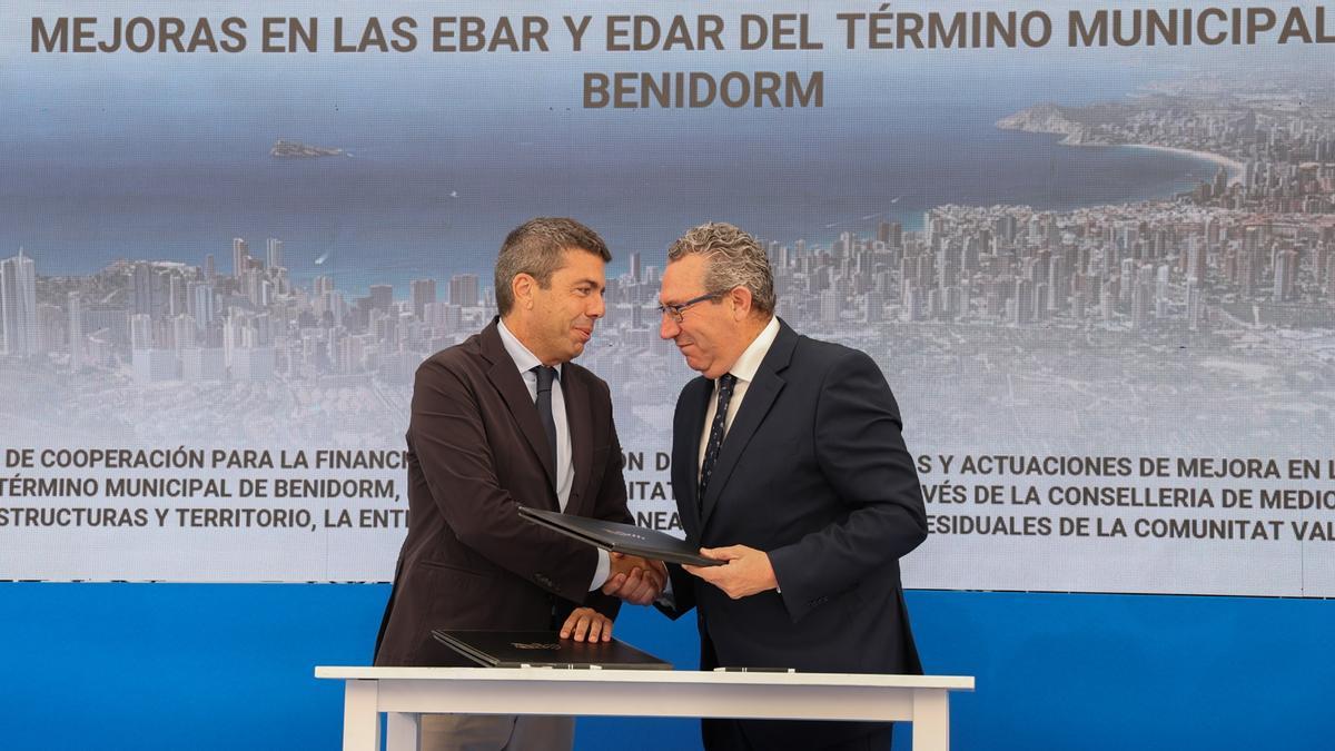 Mazón acude a un acto en Benidorm con el alcalde, Toni Pérez.