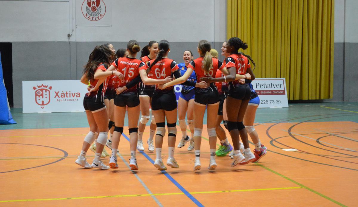 El Ahora vóley Xàtiva femenino gana por 3-1 al AVG Almeria en un gran partido y suma los tres puntos.