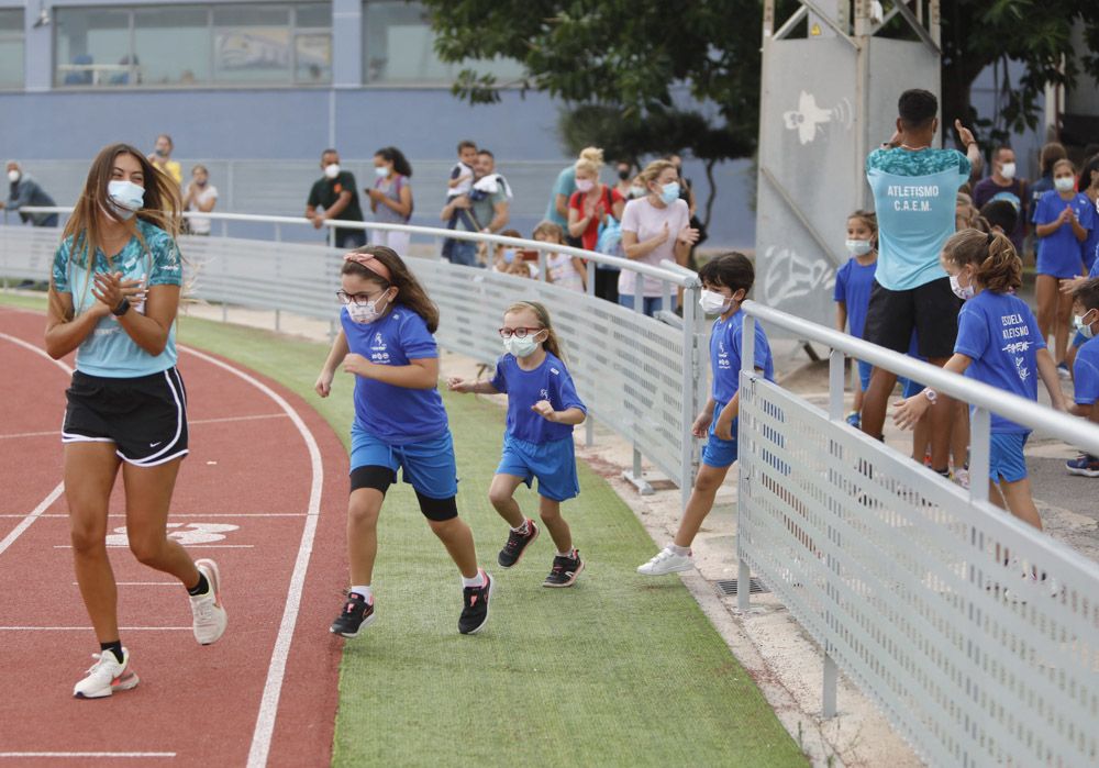 Presentación de los equipos de la Escuela de Atletismo del CAEM de Sagunt.