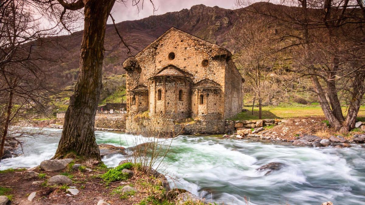Un precioso pueblo medieval escondido en los Pirineos que ya deberías conocer.