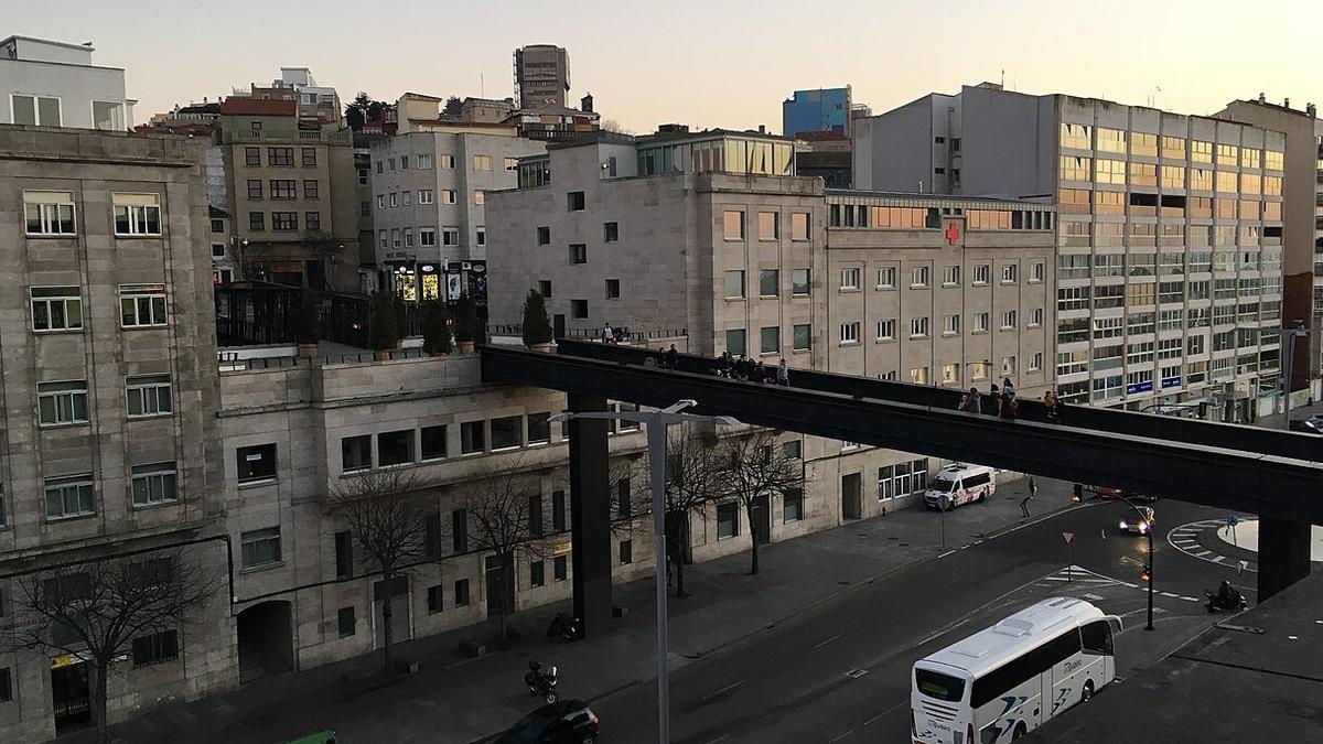 Vista de la calle Cánovas del Castillo, en Vigo, desde el centro comercial A Laxe