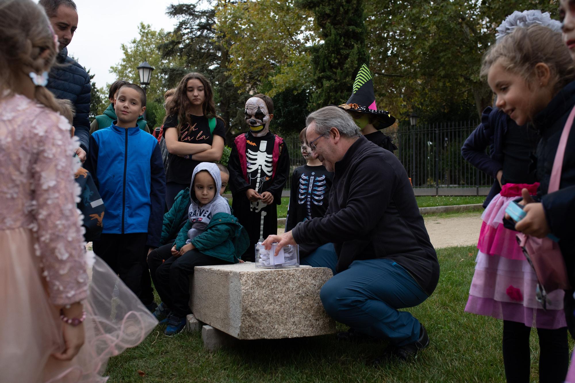 Colocación de la "piedra angular" tras los talleres "Piedras que hablan" sobre el Cerco de Zamora