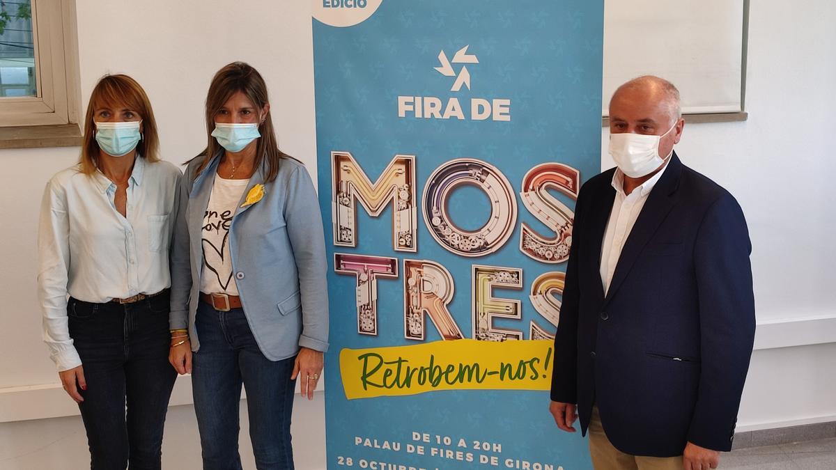 El cartell de la Fira, amb Coralí Cunyat, Glòria Plana i Jaume Fàbrega-