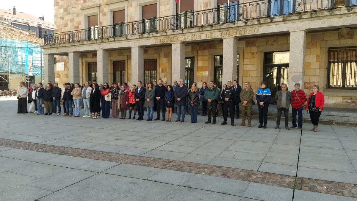 Minuto de silencio por la violencia de género
