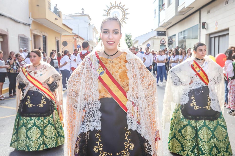 Benejúzar ha acogido el traslado de la patrona desde su santuario y un acto de homenaje a la Señera, en el día de la Comunidad Valenciana