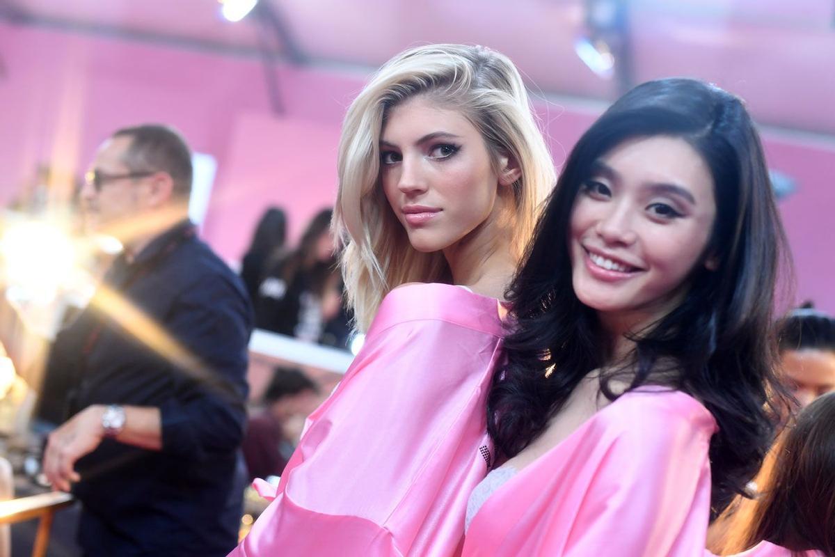 Victoria's Secret Fashion Show 2016: Devon Windsor y Liu Wen