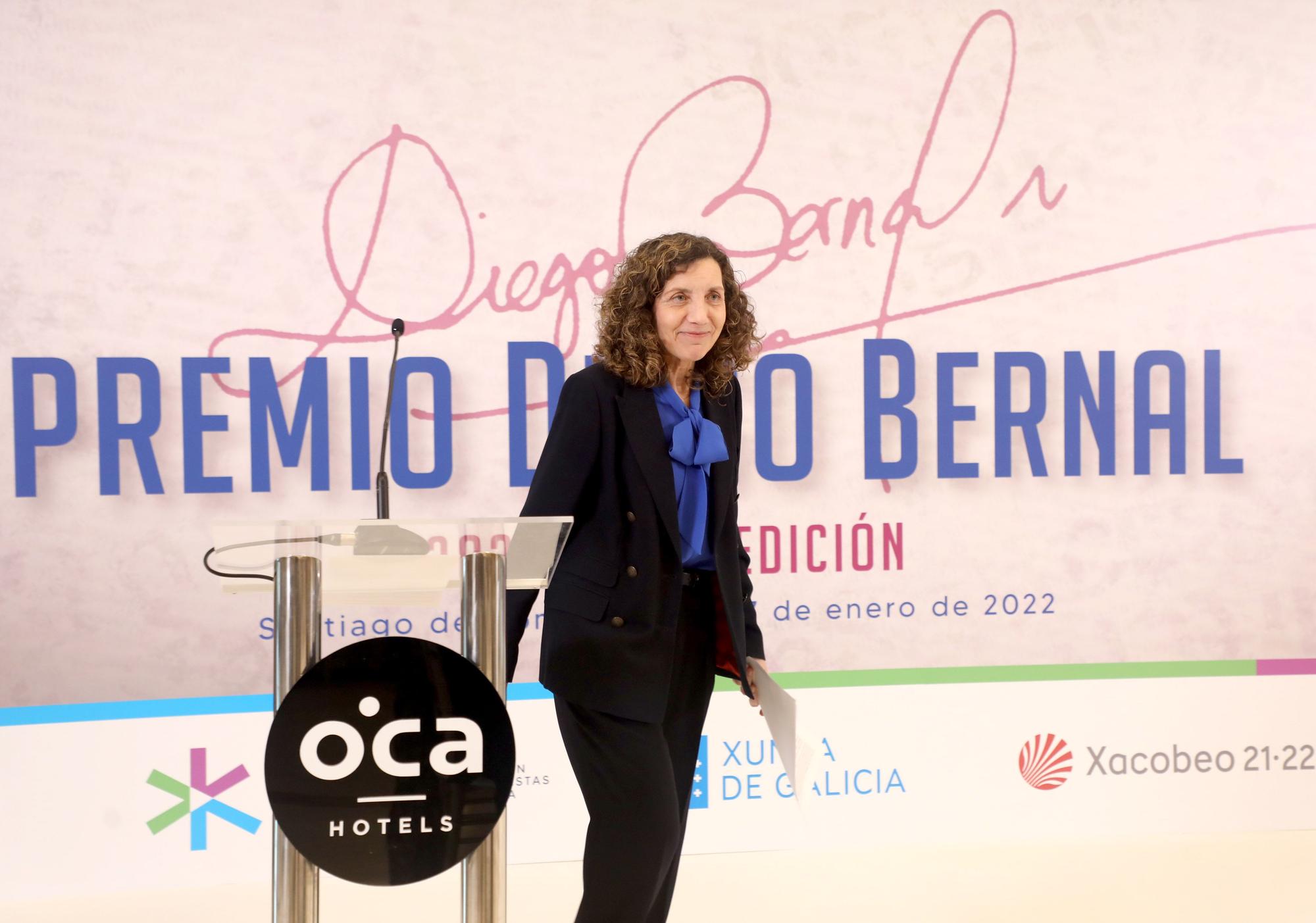 Carmen Merelas, directora de LA OPINIÓN, recibe el premio de periodismo Diego Bernal