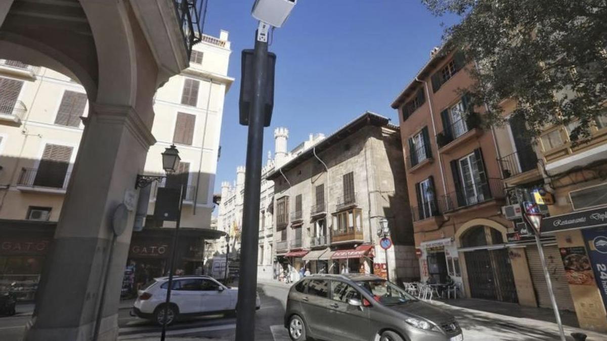 Acceso al Área de Circulación Restringida (Acire) de Palau Reial.