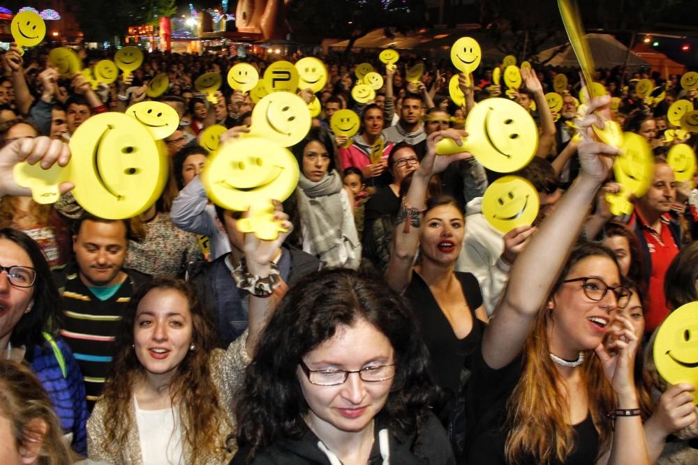 Miles de personas se entregan al espectáculo organizado por la Orquesta Panorama durante las fiestas de San Xosé Obreiro de Marínsta Panorama en Marín!