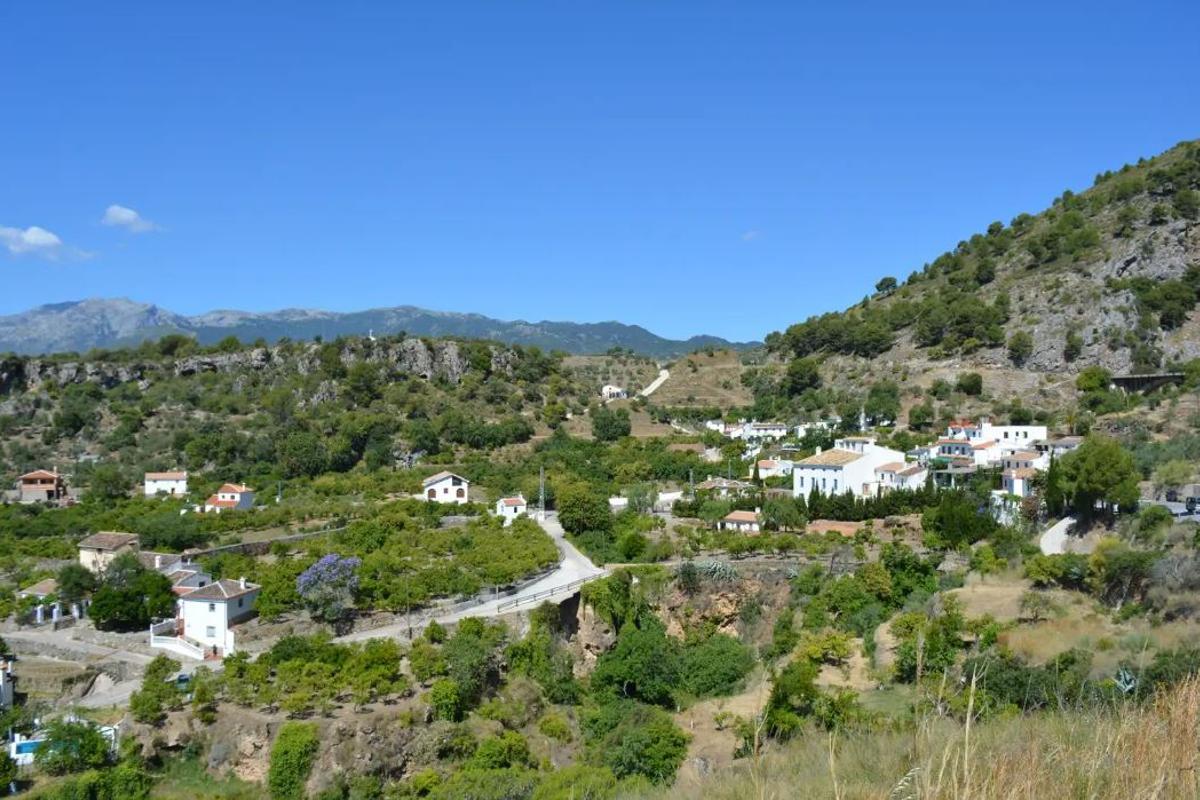 La Cascada de Jolox, el "pequeño paraíso" de Málaga