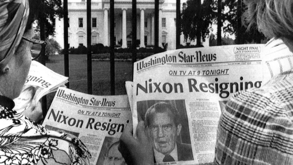 Portadas recogen la dimisión del presidente Richard Nixon tras el escándalo del Watergate.