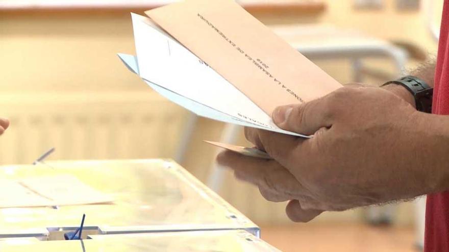 Cierran los colegios electorales, aunque Hoyos y Fuenlabrada de los Montes lo hacen 30 minutos después