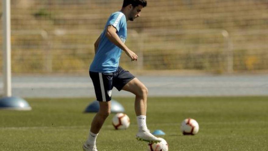 Juankar, durante el entrenamiento de hoy en el Ciudad de Málaga