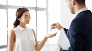 Un experto en vivienda revela cómo negociar la compra de una casa: "El 90% de las personas que quieren comprar cometen el mismo error"