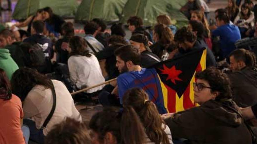 Manifestantes a favor del 9N acampan en Barcelona