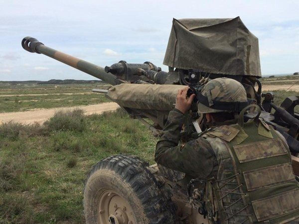 Prácticas de tiro en el campo de maniobras de San Gregorio de Zaragoza.