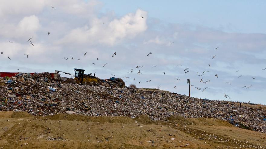 El Consell tramita la autorización de nuevos vertederos de basura tras el fracaso del plan para tratar los residuos