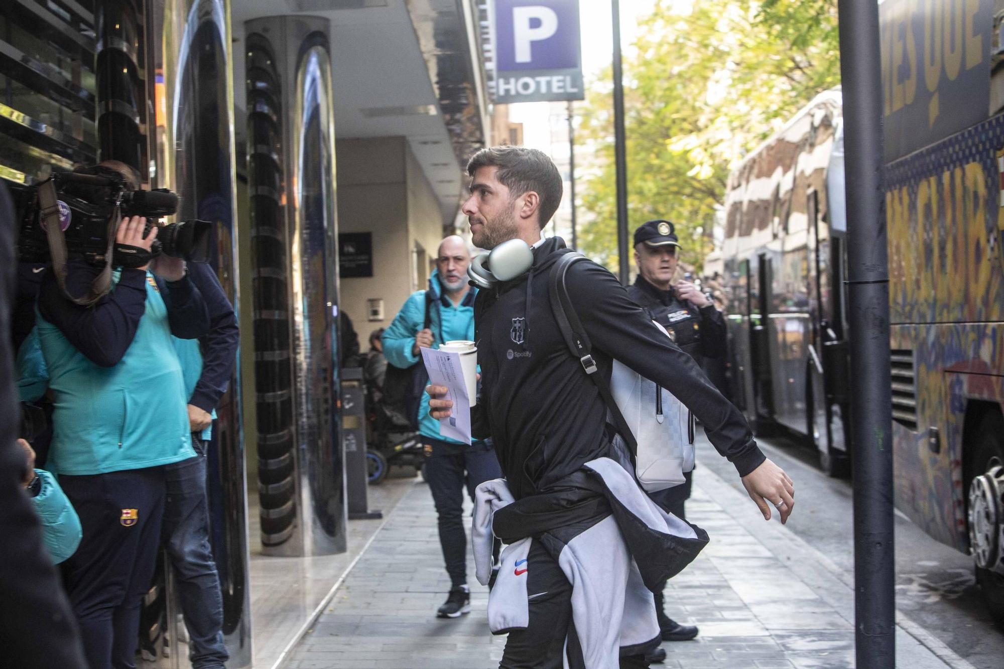 Gran expectación en Alicante por la llegada del Barça