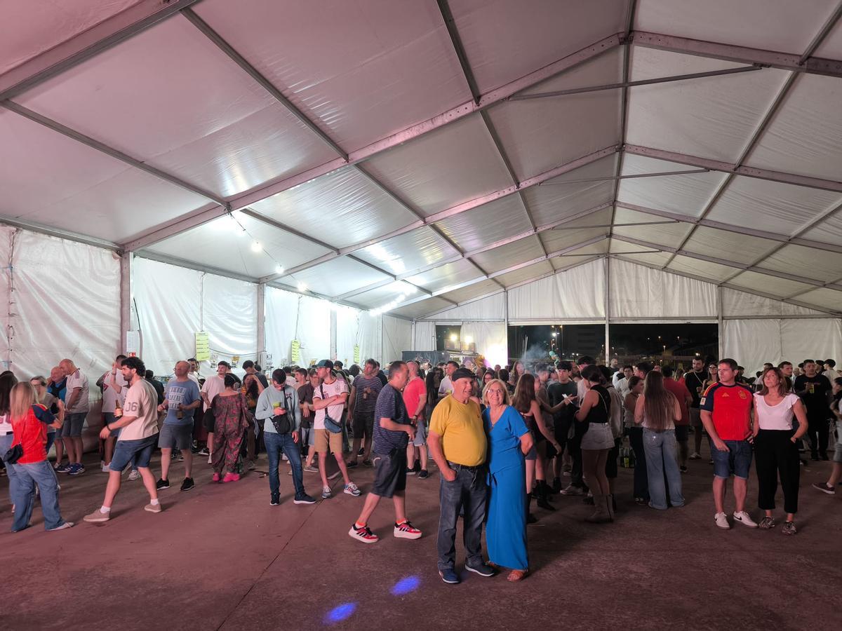 EN IMÁGENES: Las Vegas sale con los cubiertos a la calle para celebrar las fiestas