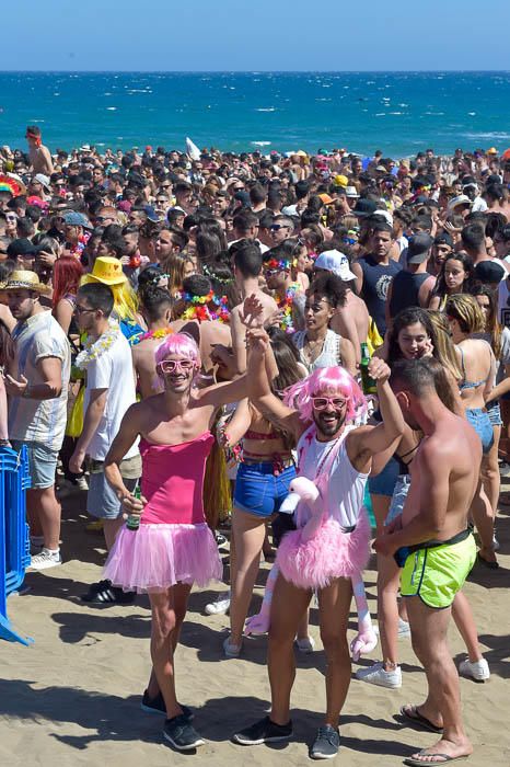 Fiesta de carnaval en la playa