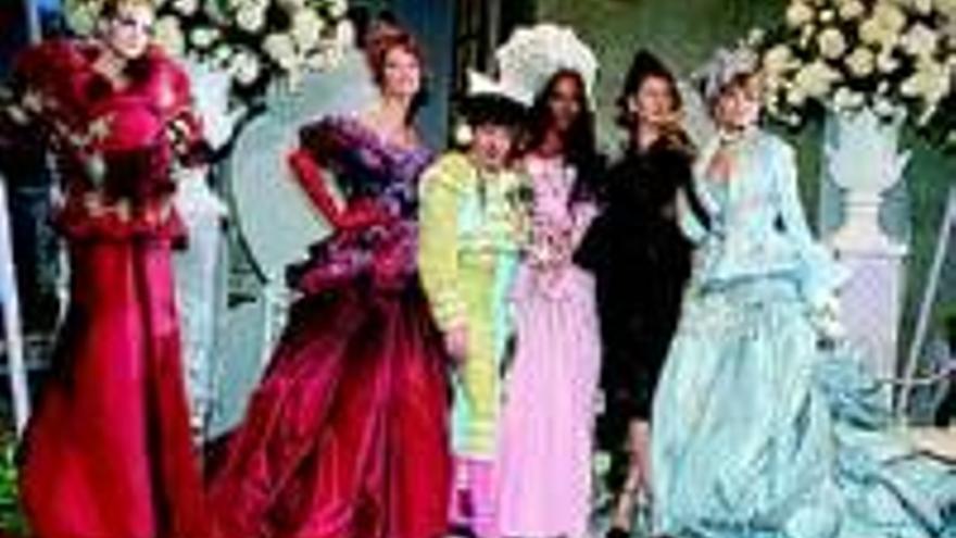 Dior celebra sus 60 años de pasarela en el palacio de Versalles