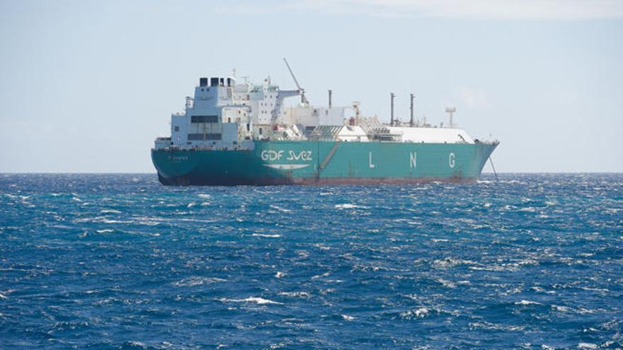 Visita de uno de los mayores barcos metaneros