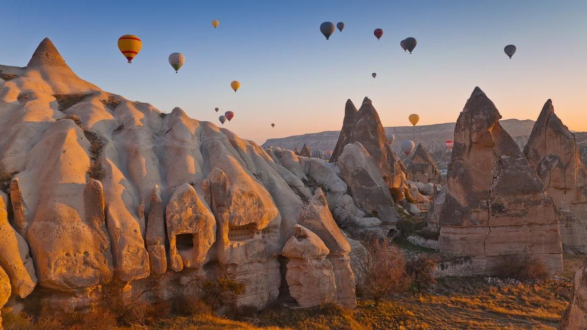 La histórica región de Turquía cubierta de curiosas formaciones rocosas que tienes que descubrir