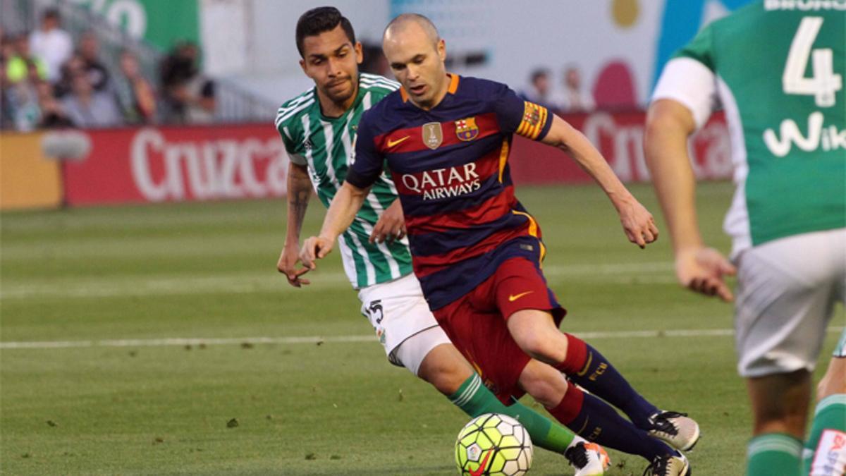 Andrés Iniesta jugó en el Villamarín su partido número 387 de Liga e igualó con Víctor Valdés