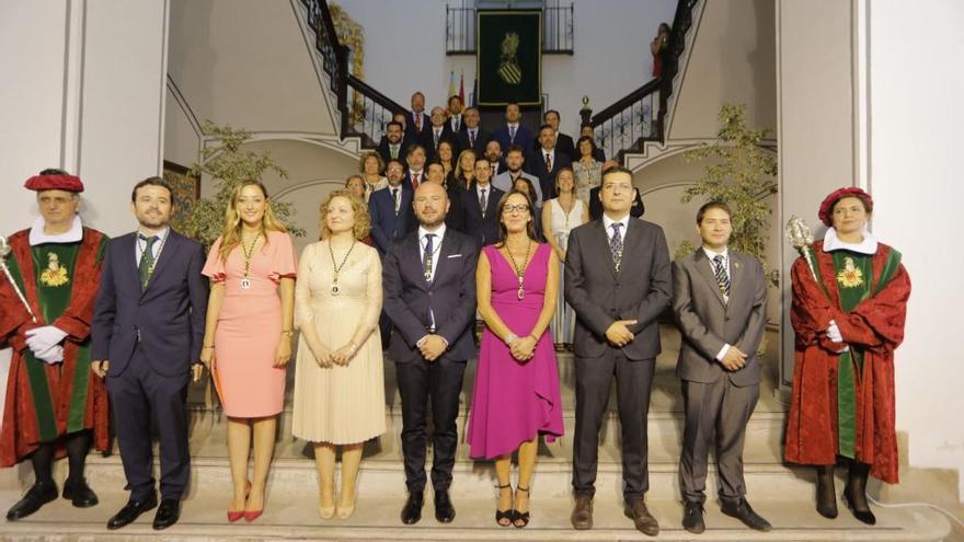 Miembros de la nueva diputación de València el día de la investudura de Gaspar.