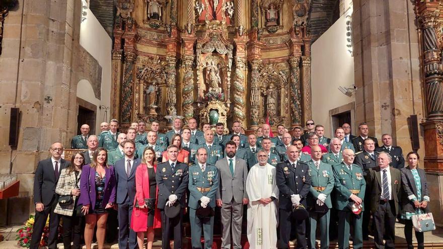Ocho condecoraciones y un homenaje en los actos de la Guardia Civil de Luarca por el Pilar