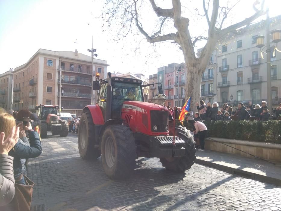 Centenars de persones omplen la Rambla de Figueres