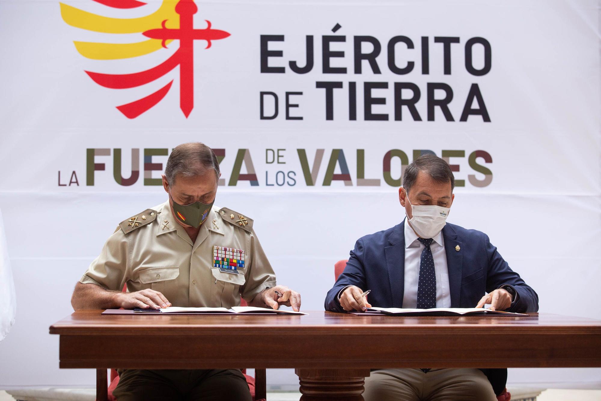 Firma del acuerdo entre el Ministerio de Defensa y el Ayuntamiento de Santa Cruz para prestar el puente Bailey en San Andrés