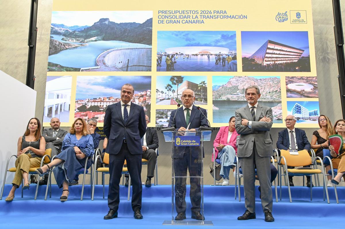 Augusto Hidalgo, Antonio Morales y Pedro Justo, en la presentación de los presupuestos