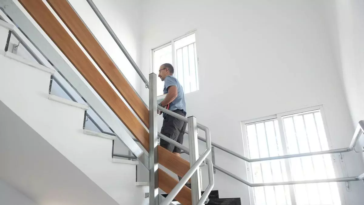 El edificio de Servicios Fiscales de la Junta de Extremadura en Badajoz se transforma en un modelo de accesibilidad en la región