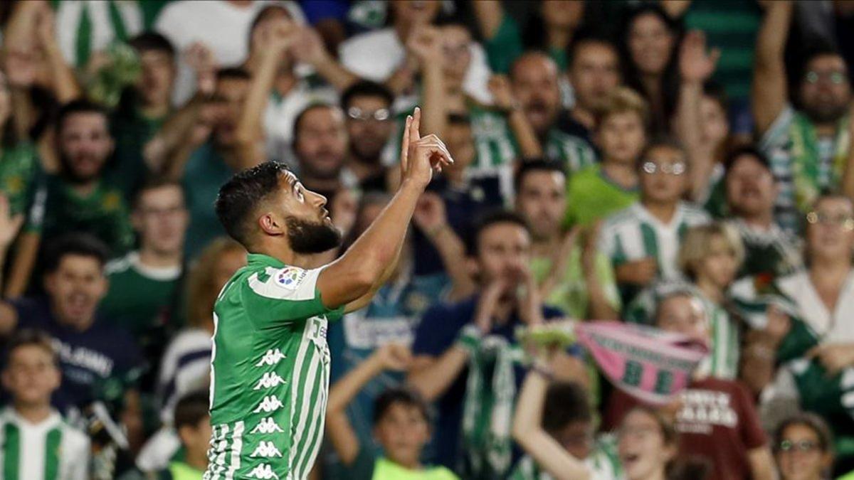 Fekir lidera al Betis en ataque, pero el problema está en defensa