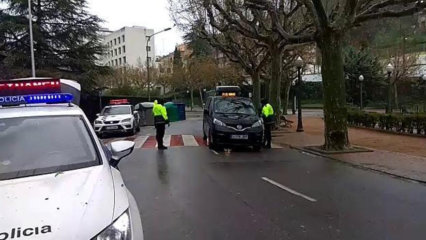 Control de la Policia Local de Manresa per controlar els desplaçaments