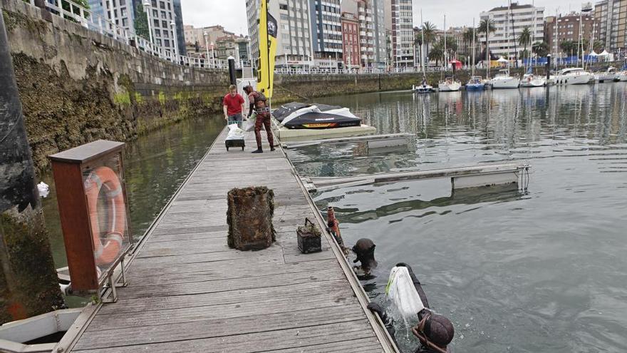 900 kilos de basura en el muelle de Gijón