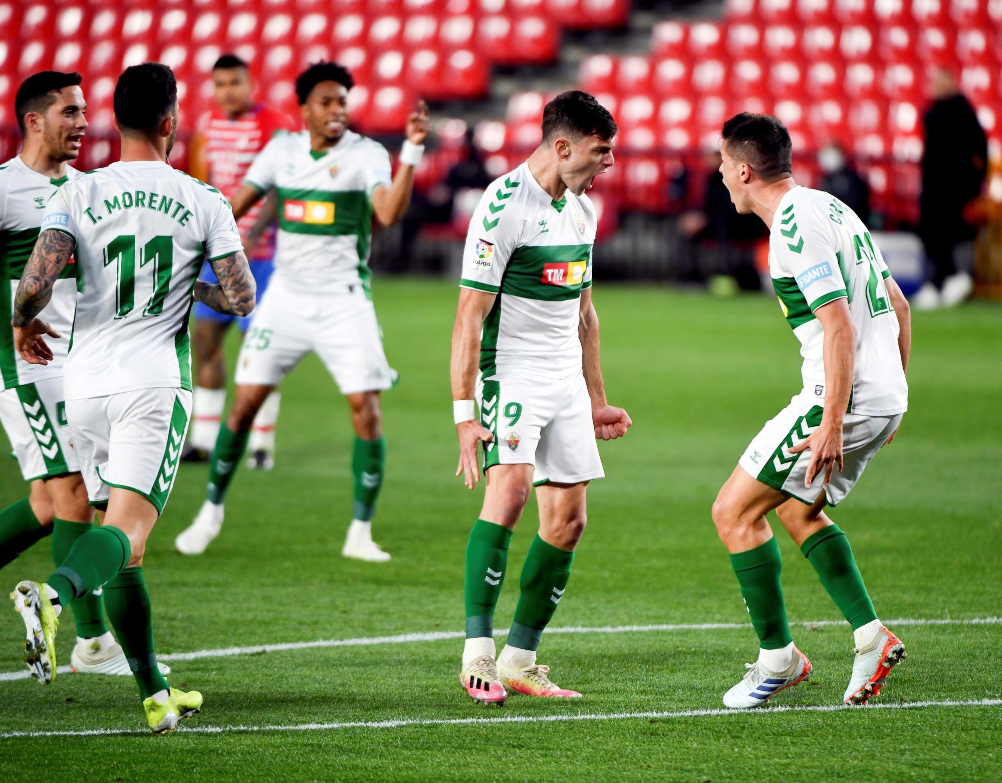 Granada - Elche: El Elche deja pasar el tren (2-1)