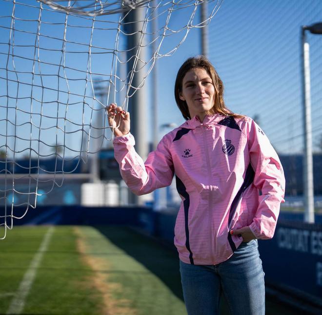 Arola Aparicio: "El futbol és una bombolla que explota perquè no es fan bé les coses"