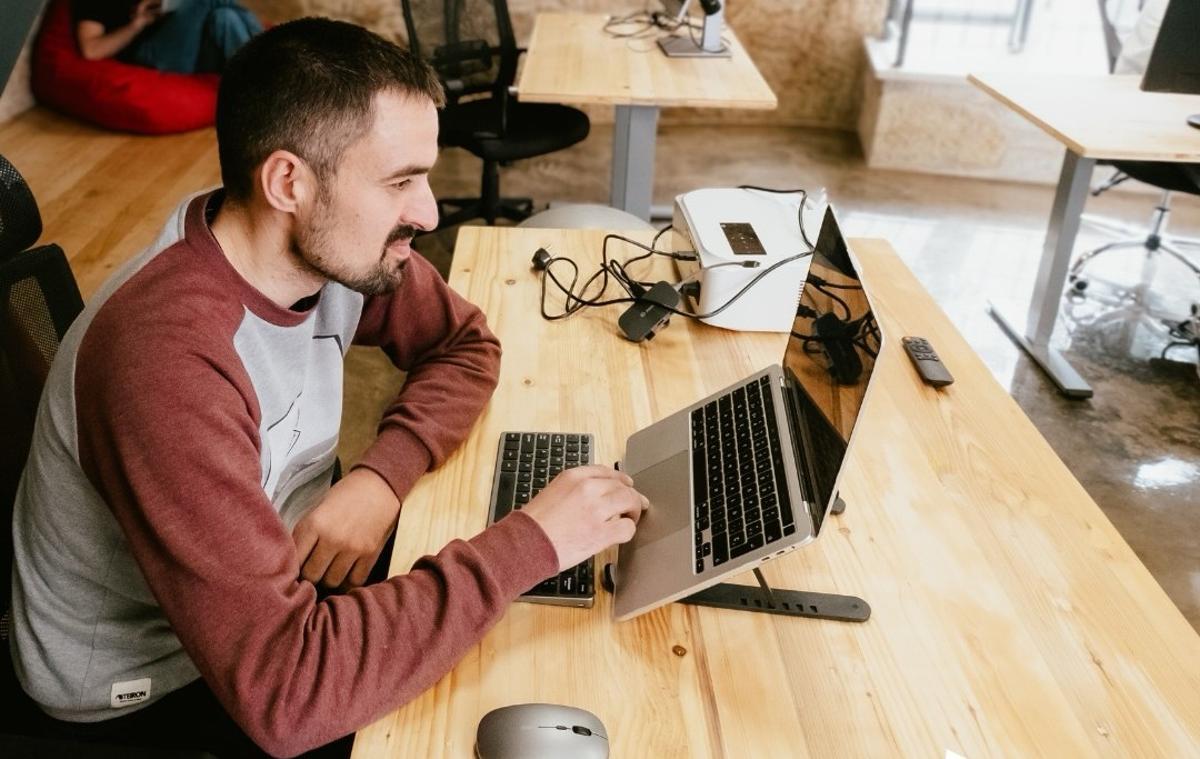 As aulas dixitalizadas estarán operativas en Laxe e Outes.