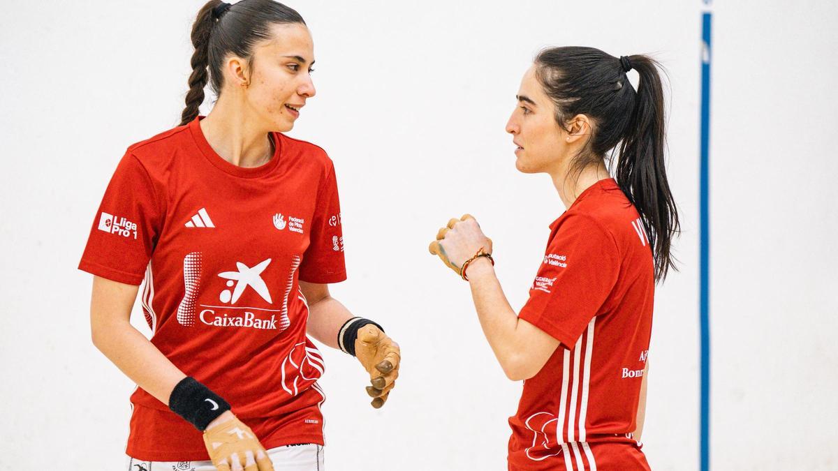 Victoria i Isabel, a una partida de la Lliga CaixaBank 2024.