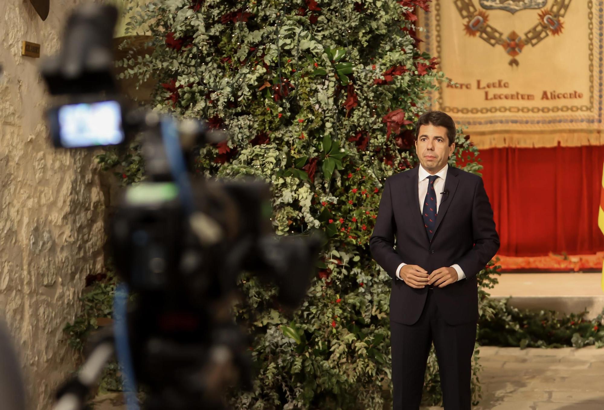 El Presidente Carlos Mazón graba el discurso de Fin de Año en el Castillo de Santa Bárbara