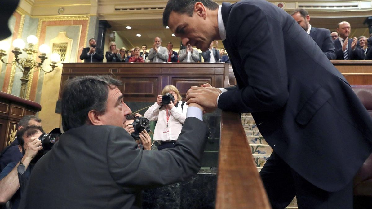 Pedro Sánchez y Aitor Esteban.