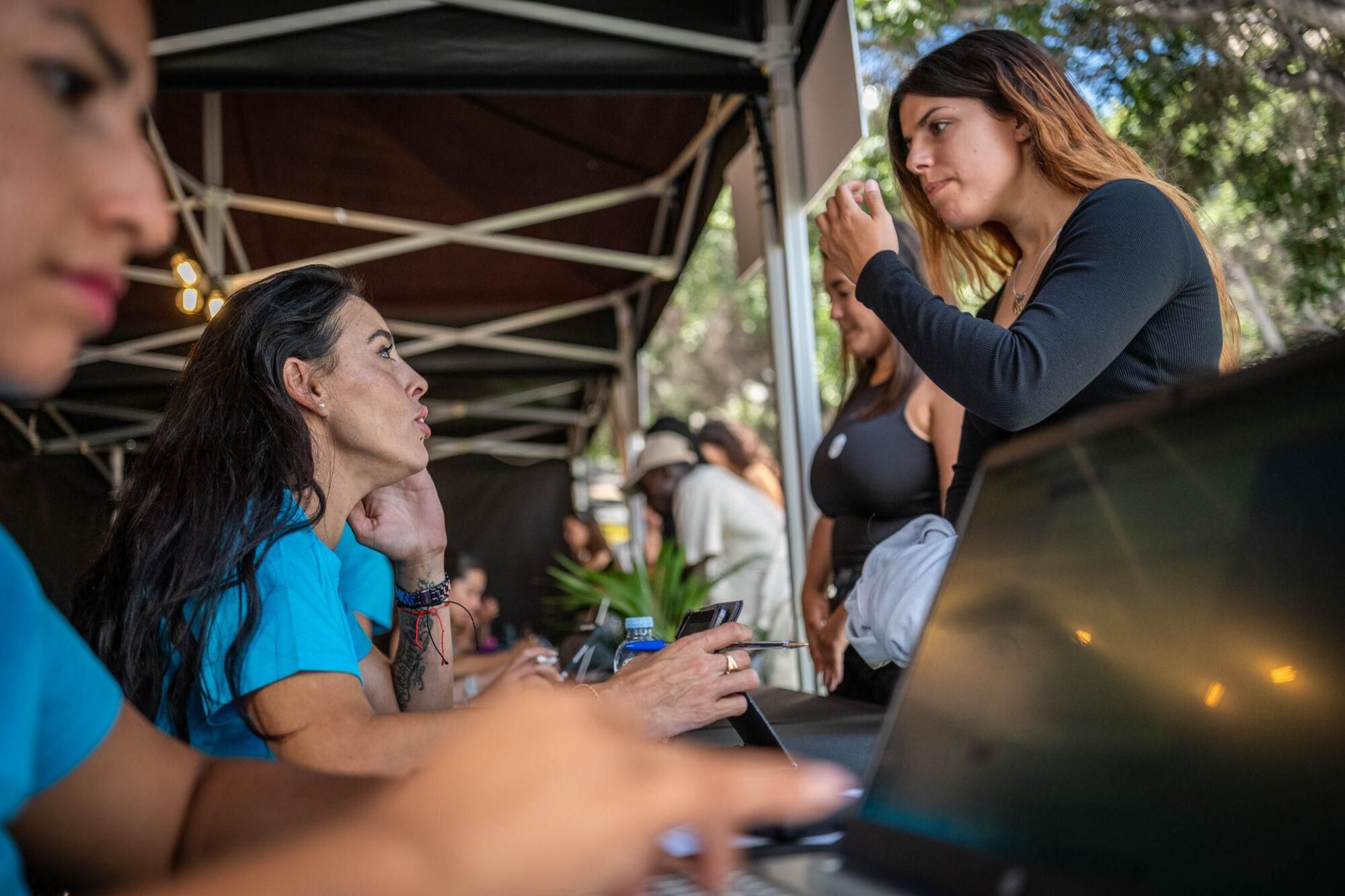 Casting multitudinario y especia  para reclutar 500 personas para el Cook Music Festival.