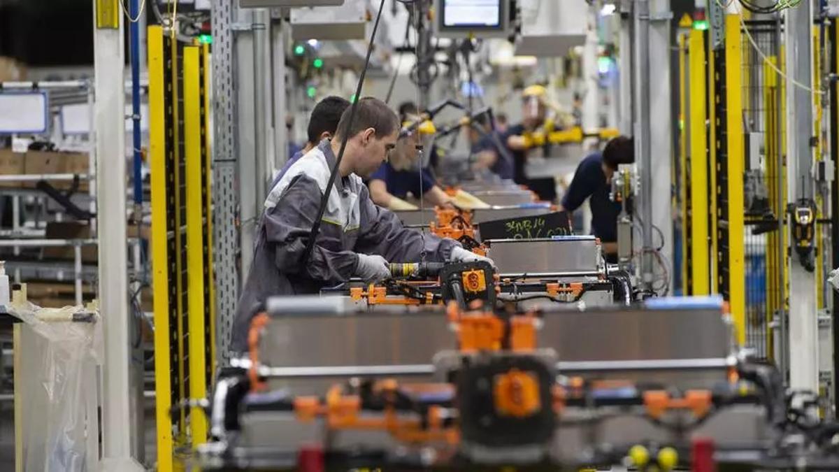 El taller de montaje de baterías de la planta automovilística de Stellantis en Figueruelas.